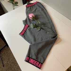 Under Armour Cropped Active Pants/Size Medium